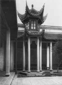 Changshafu, Chen kia tze tang, Hunan, Temple ancestral de la famille Chen, Tour de la cloche dans la cour principale - Ernst Boerschmann