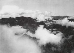 Hua shan, Pai yun, Shensi, Nuages blancs autour du sommet du Mont Sacré
