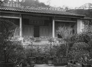 Kuangchou, Pai yun shan, Neng jen sze, Kuangtung, Salle principale du monastère Neng Jen (photo b/n) - Ernst Boerschmann