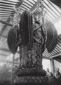 Suchou, Kieh tung sze, Kiangsu, Kuanyin aux mille bras des quatre points cardinaux dans le monastère de Kieh tung - Ernst Boerschmann