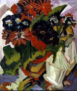 Bouquet de fleurs avec un sucrier