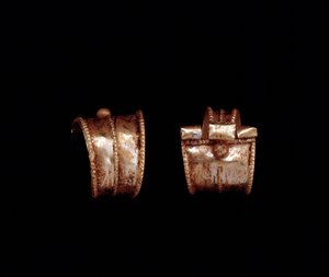 Civilisation étrusque : paire de boucles d
