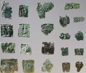 Ex-voto en plaque de bronze représentant des yeux. Artefacts du Sanctuaire de Reithia Este (Vénétie). Civilisation étrusque, Ve-IVe siècle av. J.-C.