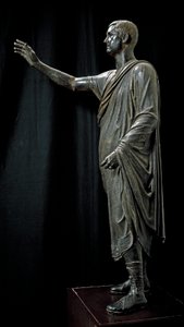 Art étrusque romain: statue en bronze d