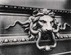 Heurtoir de porte en forme de lion, Paris - Eugène Atget