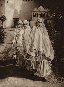 Alger, Femmes en promenade