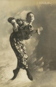 Pierrot jouant du luth (photo n/b) - European Photographer