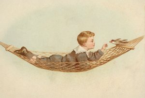 Garçon allongé dans un hamac nourrissant un oiseau - European School