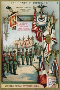 Premier Régiment des Gardes russes en revue avec drapeaux déployés