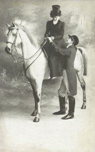 Femme et homme en tenue d