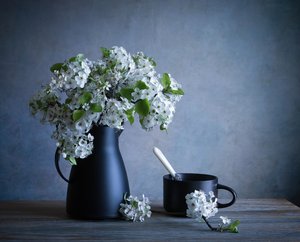 Nature morte aux fleurs printanières