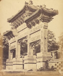 Arc dans le temple Lama, près de Pékin, octobre 1860 - Felice Beato