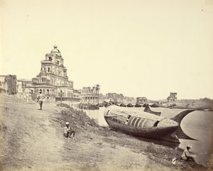 Palais Chutter Manzil, avec le bateau du roi en forme de poisson sur la rivière Gomti
