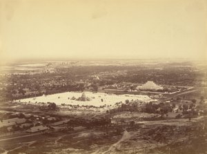 Vue générale de Mandalay depuis la colline de Mandalay montrant les 450 pagodes et la pagode incomparable - Felice Beato