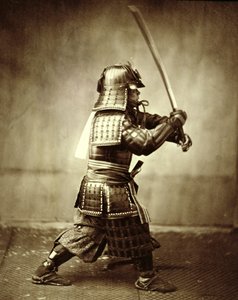 Samouraï avec épée levée, c1860