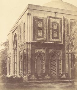 Sanctuaires. Porte en marbre et grès Alai Darwaza vers la mosquée Quwwat-ul-Islam, Kootub