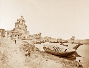 Vue du Palais Chattar Manzil avec le bateau du roi sur la rivière Gumti, Lucknow, pendant la révolte indienne, 1858
