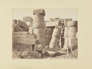 Karnak. Ruines de la salle hypostyle, vue de l