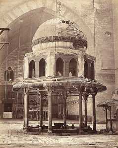 La fontaine des ablutions, dans la mosquée du Sultan Hassan, au Caire, Égypte