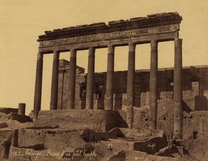 Colonnade détachée devant un temple à Palmyre, Syrie