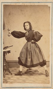 Portrait de femme, c. 1863-1864 (photo) - Fernando Dessaur