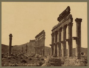 Partie de la grande colonnade, château de Qala