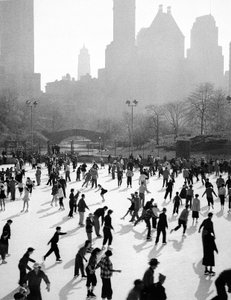 Patinage sur glace à New York - Fosco Maraini