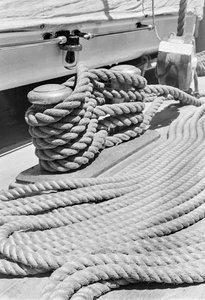 Sur le navire Amerigo Vespucci : bollard et corde - Fosco Maraini
