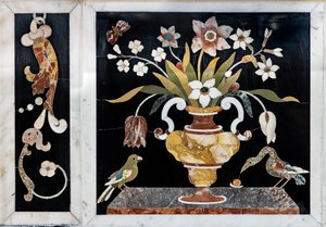 Le maître-autel, équipé de deux tables, surmonté d