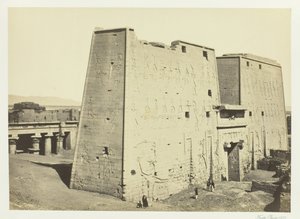 Le Grand Pylône à Edfou, Haute-Égypte, 1857 - Francis Frith