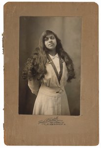 Portrait de femme, c. 1910 (photo) - Fred S. Tisdell