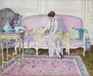 Femme assise sur un canapé dans un intérieur - Frederick Carl Frieseke