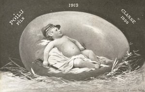 1915, carte de Pâques montrant un bébé soldat déjà armé dans un œuf - French Photographer