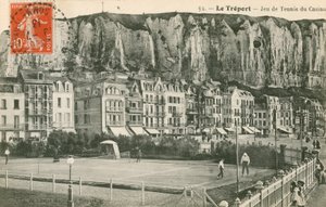 Partie de tennis dans la ville balnéaire de Le Tréport