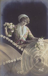Jeune femme tenant beaucoup de fleurs et travaillant dans une usine