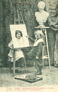Enfants peignant, fille avec la tête à travers la toile