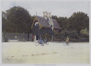 Cyclistes passant devant la Porte de Madrid dans le Bois de Boulogne, Paris (photo couleur)