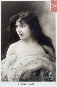 Carte postale de nouvel an française représentant une belle femme
