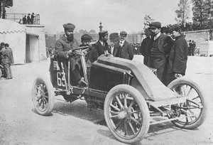 Marcel Renault au départ de la course de Paris à Madrid, 1903