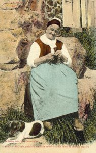 Vieille femme tricotant (photo en couleur)