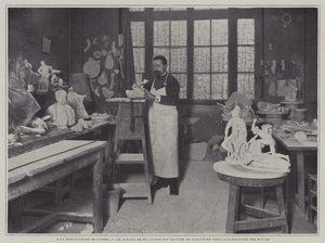 Préparation des moules dans un atelier à la manufacture de porcelaine de Sèvres, France