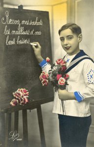Écolier écrivant sur un tableau noir