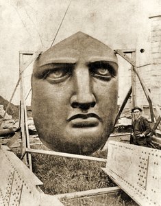 La construction de la Statue de la Liberté, détail du visage, vers 1876 - French Photographer