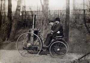 Le premier véhicule à vapeur conduit par le comte de Dion