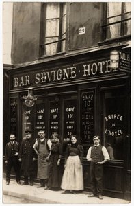 La façade du débit de vin et d