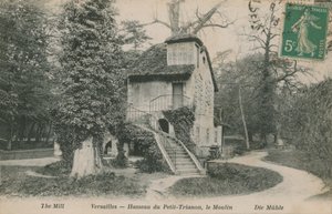 Le moulin au Hameau de la Reine, retraite rustique construite pour Marie-Antoinette dans le parc du Château de Versailles près du Petit Trianon