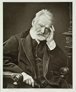 Victor Hugo (1802-85), de la Galerie Contemporaine, c.1874-78 - French Photographer
