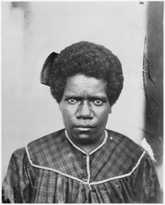 Femme de la tribu de Houaïlou, Nouvelle-Calédonie, 1870