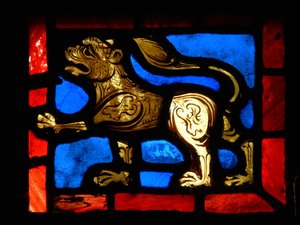 Un coin représentant un lion, de la fenêtre de la Passion