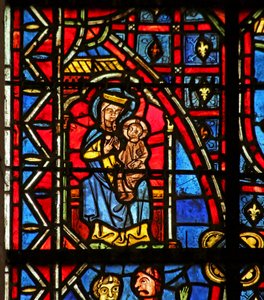 Une statue de la Vierge Marie